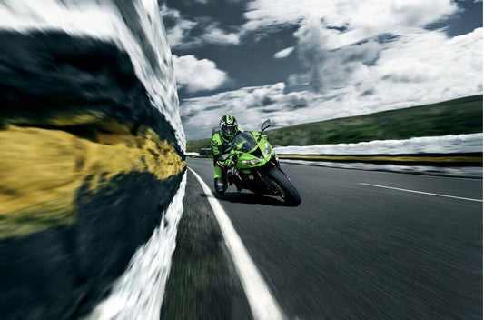 Which mid-displacement motorcycle is suitable for beginners?